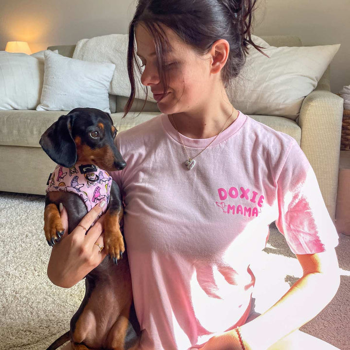 doxie mama unisex tee | pink - bean goods