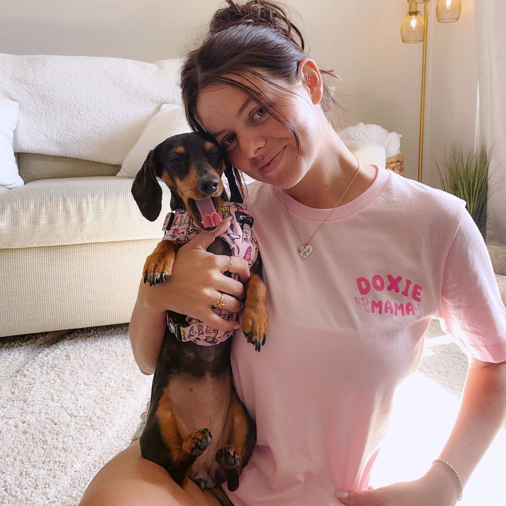 doxie mama unisex tee | pink - bean goods